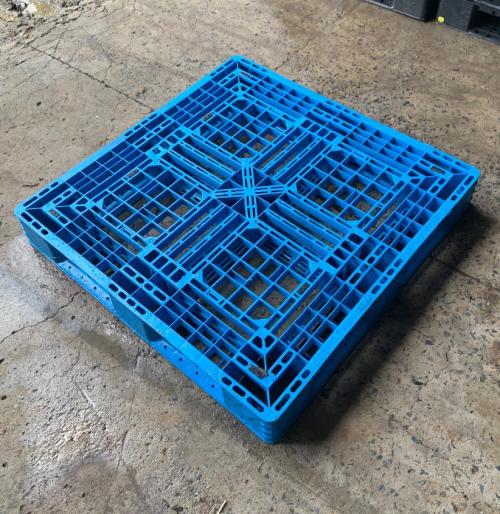 Pallet Nhựa Mới 1100x1100x150mm ( đủ màu)